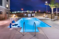 Holiday Inn Express & Suites Bakersfield Airport