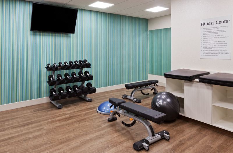 Holiday Inn Express & Suites Fayetteville by IHG photo 5