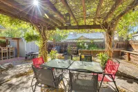 2 Mi to Dtwn: Grand Junction Home w/ Hot Tub - ห้องครัว