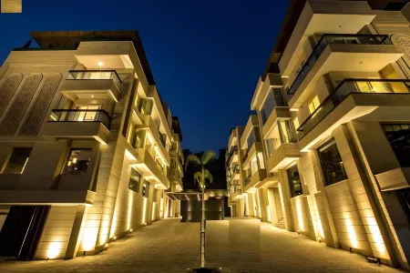 Sterling Palm Bliss Wellness Resort, Rishikesh Отели рядом с достопримечательностью «Triveni Ghat»