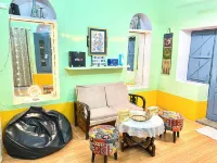 Divine Stay - Facing Krishna Janmabhoomi Temple, Mathura/Vrindavan - Sleeps 2-6