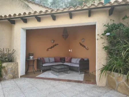 Casita Leon - Peaceful Villa Retreat with Private Pool & Panoramic Views.