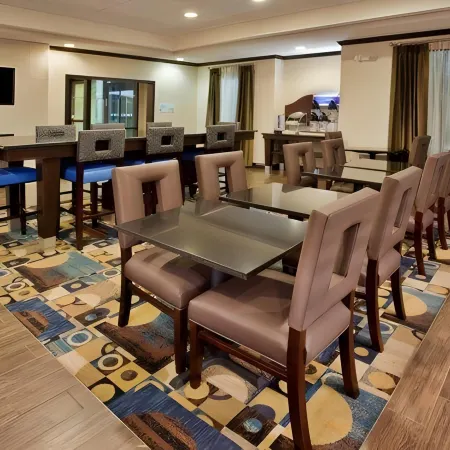 Holiday Inn Express & Suites BUFORD NE - LAKE LANIER by IHG