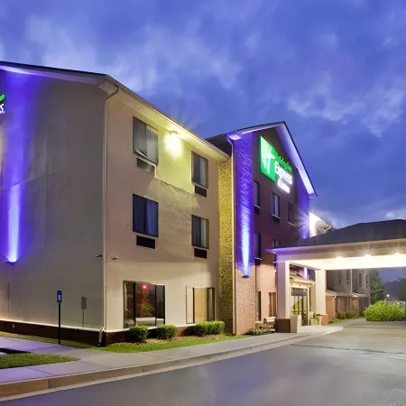 Holiday Inn Express & Suites BUFORD NE - LAKE LANIER by IHG