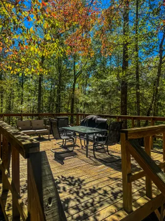Hot Tub and Fire Pit - Cozy Peaceful Getaway