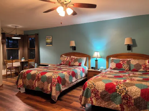 Little Bluff Inn Hotels in 