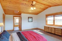 Mountain Views and Shared Pool Ozarks Family Home - Homestays