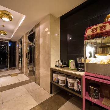 Lanuit Hotel Отели рядом с достопримечательностью «Мапхогу»