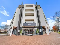 Spacious 2-Bed Conveniently by Lake Tuggeranong
