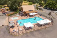 Mendocino Redwoods RV Resort Hotels in Willits