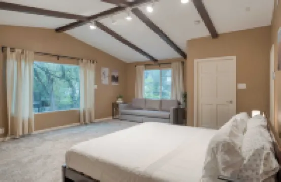 Sleeps 18! Game Room, Deck w/ Firepit, 5Bdr, Casita Cedar & Stone by Avantstay