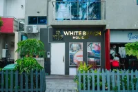 胡魯馬累白沙灘假日飯店 - 停車場