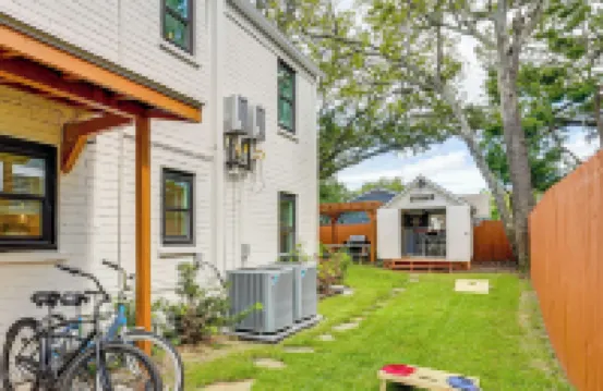 Dtwn Retreat w/ Game Room! Walk to Hampton Park