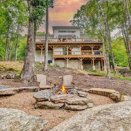 Hot Tub • Mountain Views • Firepit • Dog Friendly
