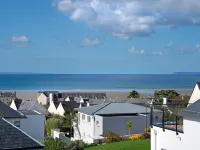 靠近海岸的寧靜住宿並可使用泳池