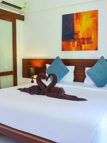 ห้องดีลักซ์ พร้อมวิวสระว่ายน้ำ