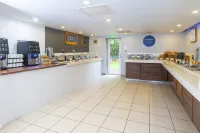 Holiday Inn Express WARWICK - STRATFORD-UPON-AVON by IHG - Breakfast