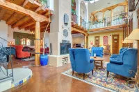 Los Cerrillos Hillside Hacienda on 65 Acres! - Biệt thự