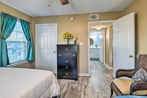 5 Mi to Beach: Gulf Shores Condo w/ Perks! - spa