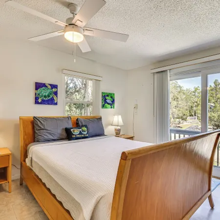 Outdoor Oasis Canal-Front Home in Crystal River
