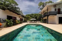 2 Blu Moons Hotels in Pinilla