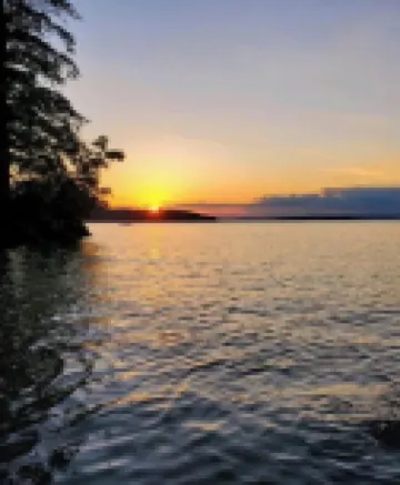 Taigh Loch - Lakes Region Retreat! Hotels in Alton