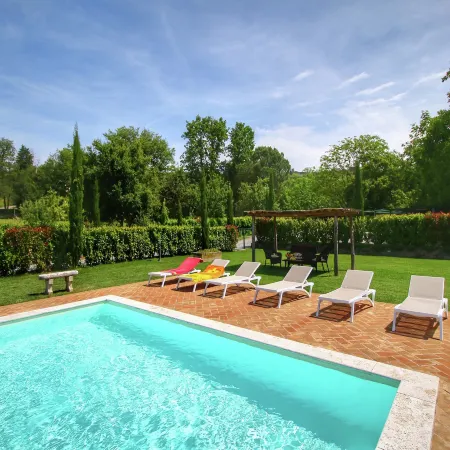 Cottage in Tuscany with Pool & Olive Groves