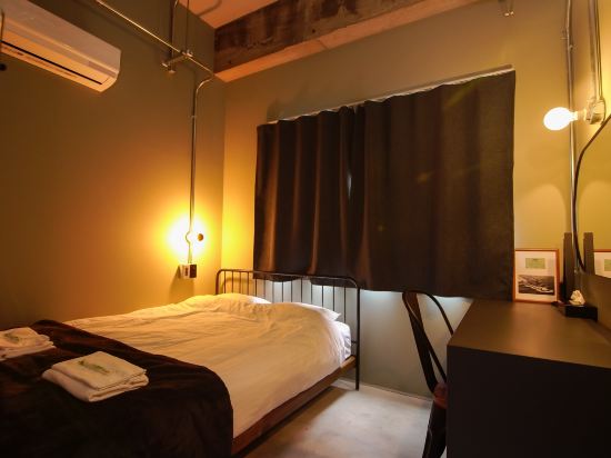Red Submarine - Hostel