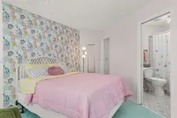 Home Town Takeover Downtown Stay!- Views of the Postcard Mural