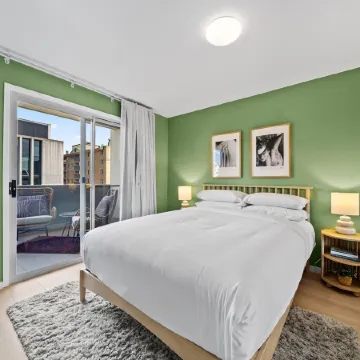 Braddon Retreat: Spacious 1-bed With Parking