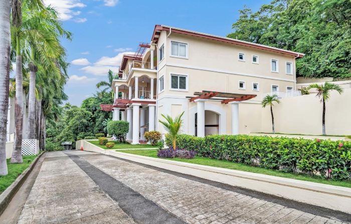 Sea Vue Luxury Vacation Condominiums