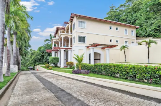 Sea Vue Luxury Vacation Condominiums Hotels in 