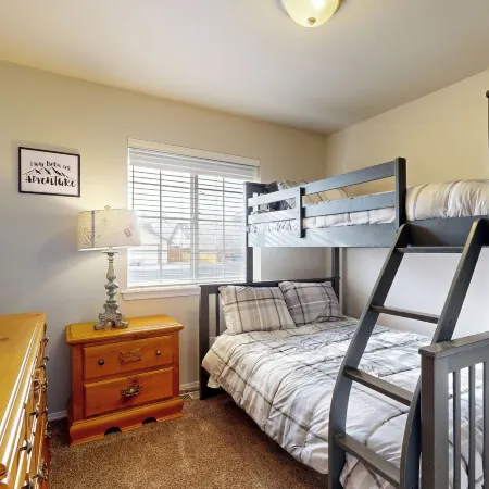 Tranquil Redmond Retreat: Relax & Explore Outdoors