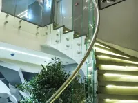 Roya Downtown Boutique Hotel Отели рядом с достопримечательностью «Радужная улица»