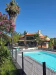 Renovated Catalan farmhouse, 2 minutes from the centre of Céret, not overlooked.
