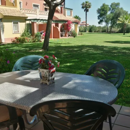 Family Poolside Apartment