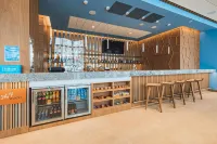 華沙雷杜塔希爾頓歡朋酒店 - 酒吧