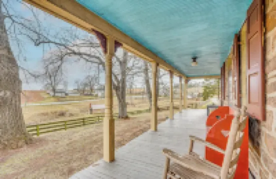 Rural & Historic Detour Escape w/ Horses On-site!