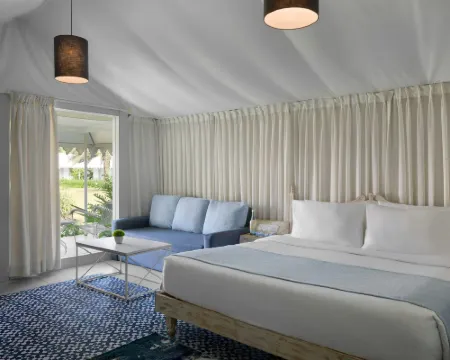 เดอะ เฟิร์น ซีไซด์ ลักชัวรี เทนท์ รีสอร์ต ดามัน ซีรีส์ บาย แมริออท โรงแรมในดามัน