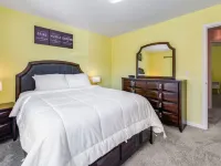 Modern Comfort Loves Park Stylish 3BR Getaway Hotels in Loves Park