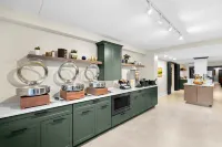 Latitude Suites Tinton Falls, Part of Unscripted by Hyatt - breakfast
