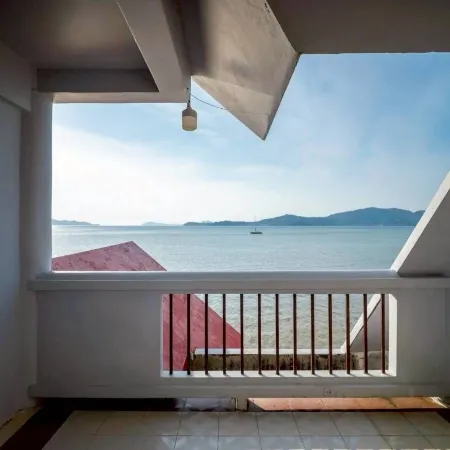 Jansom Beach Resort