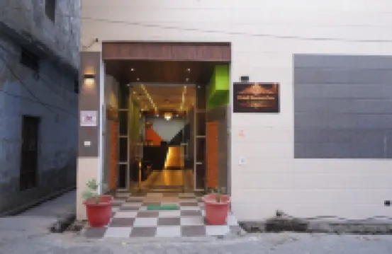 Hotel Konaaz Inn