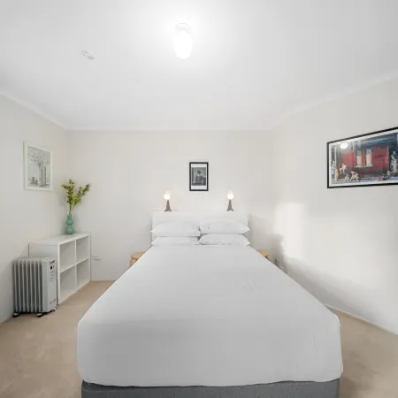 Stylish 1-Bed Stay with Balcony & Study