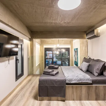 Ventiri Lofts - Luxury Duplex w/Private Garden
