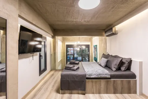 Ventiri Lofts - Luxury Duplex w/Private Garden