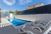 All Saints Suites B&B Kastela - piscina