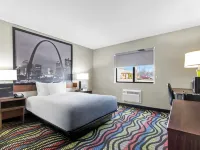 Super 8 by Wyndham Farmington Hotels in St. Francois Township