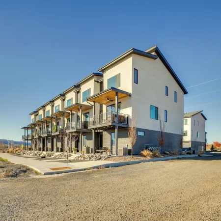 Mtn-view Balcony: Riverside Grand Junction Home!