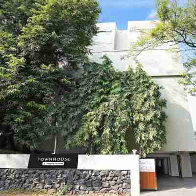 Super Deluxe Octave Parkland Suites Hotel Exterior